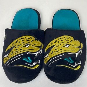 EUC Forever Collectibles Jacksonville Jaguars Team Logo Slippers Men’s Size XL